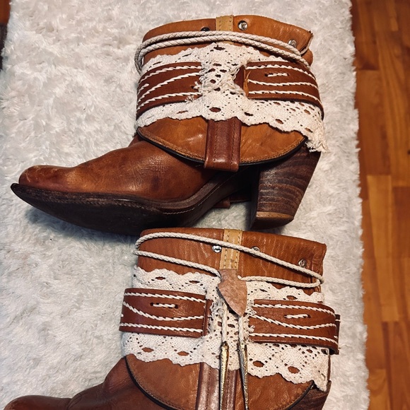 Vintage Frye Handcrafted Boho Booties size 10 M - Picture 9 of 13